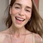 Emilia Clarke Instagram - #ad #cliniqueambassador Ok so… have you guys heard of how people get their kicks and relax to ASMR videos?! THIS is my attempt - showing you the new texture of Moisture Surge 100H Auto-Replenishing Hydrator – can you believe this hydrating gel cream texture…?! So good it makes your toes tingle.. this formula gives your skin a refresh we need, one swipe and skin just drinks it in. Feeling relaxed and chilled yet?! I know I am 😍 @clinique #windtunnelcourtesyofalondonheatwave #yesiimaginediwasbey #😂 #🤩 #❤️