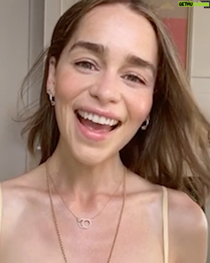 Emilia Clarke Instagram - #ad #cliniqueambassador Ok so… have you guys heard of how people get their kicks and relax to ASMR videos?! THIS is my attempt - showing you the new texture of Moisture Surge 100H Auto-Replenishing Hydrator – can you believe this hydrating gel cream texture…?! So good it makes your toes tingle.. this formula gives your skin a refresh we need, one swipe and skin just drinks it in. Feeling relaxed and chilled yet?! I know I am 😍 @clinique #windtunnelcourtesyofalondonheatwave #yesiimaginediwasbey #😂 #🤩 #❤