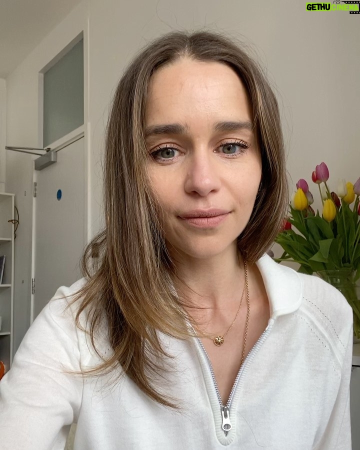 Emilia Clarke Instagram - @theRCN #NursesDay HAPPY NURSES DAY 2021!!!!!! I continue to be so proud to be @thercn ambassador! Nurses across the world continue to amaze us all in their unceasing care and love for their patients during this incredibly frightening time for us all. In 2021, we seek to show how nursing will look into the future as well how the profession will transform the next stage of healthcare. Please join me today in celebrating all nurses everywhere for being our constant when everything around is anything but. All my love to all the Nurses across the globe everyday but especially today!! #❤️ #🥳 #🥰 #Nursesday2021 #alltheloveinalltheworld