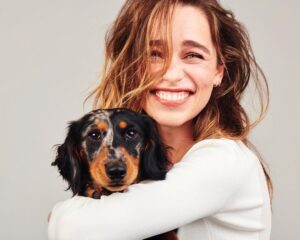 Emilia Clarke Instagram - Ted (loook into his eyes) and I, wanted to let you know that 2021 is going to be what it will be, less making resolutions and more breathing our way through every damn beautiful day we get given on planet Earth. 
Oh and this photo is what happens when you’re shooting a @clinique campaign and someone feels left out. Turns out he’s a born poser, just like his mamma,😍🥸🐶🕺 #tedknowsaboutlife  #stepandbreathe 
#happynewtomorrowbeauties #💪🏻