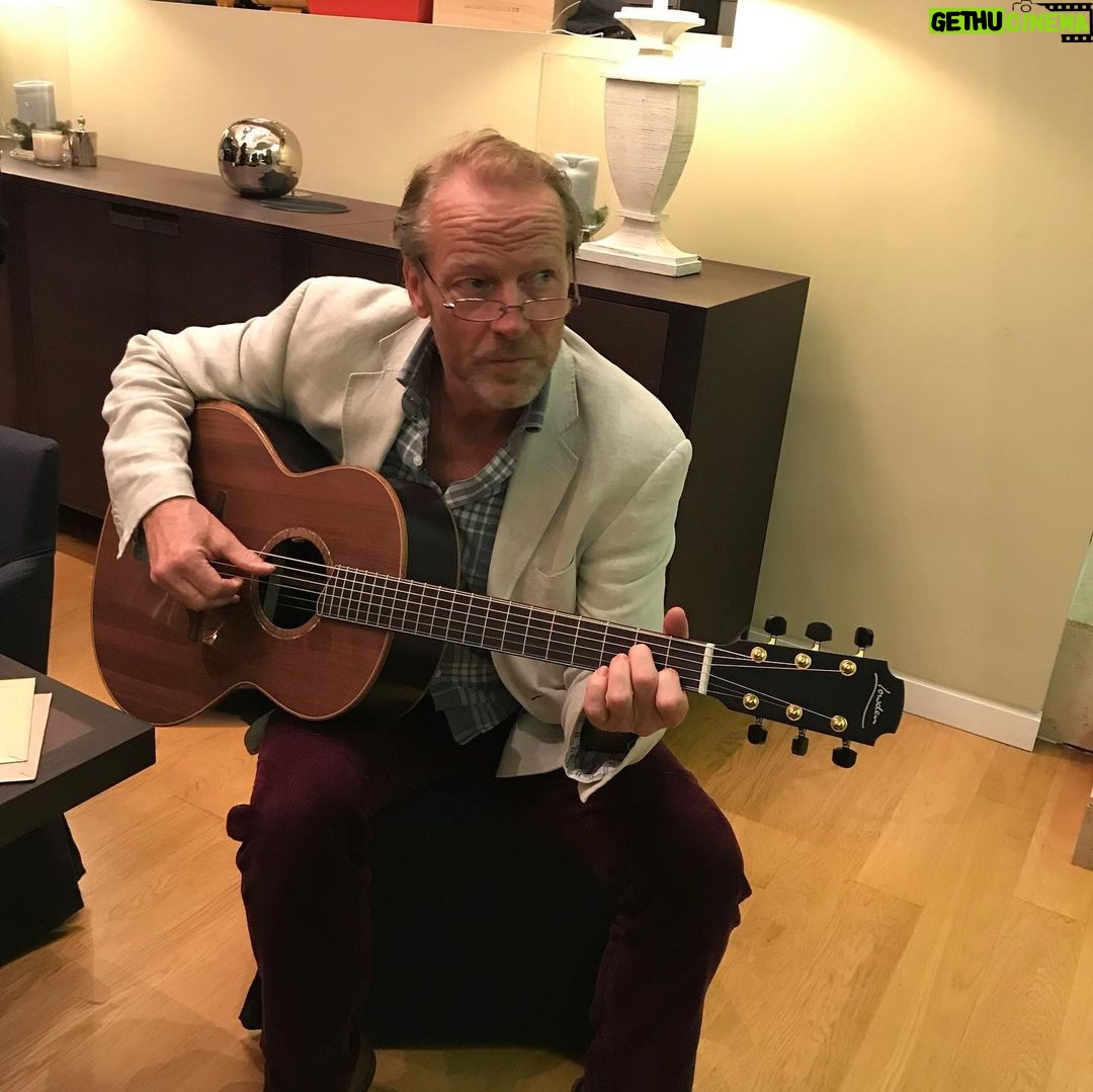 Emilia Clarke - 2.7 Million Likes - The man. The myth. The LEGEND @iainglen60 HAS JOINED INSTAGRAM!
🤩🤩🤩🤩🤩🤩🤩🤩🤩
“KHHHALLEEESSSSIIIII!!!” My hero and my guide for over a decade… please instaworld show this man the lovin he deserves #🥰 #👏 #🥳