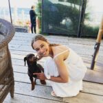 Emilia Clarke Instagram - Please. I beg of you. Take me back.…. 💃😎🌊☀️ #memoriesthatlastlongerthanthetan #vivaitalia #footballasideofcourse #🥺