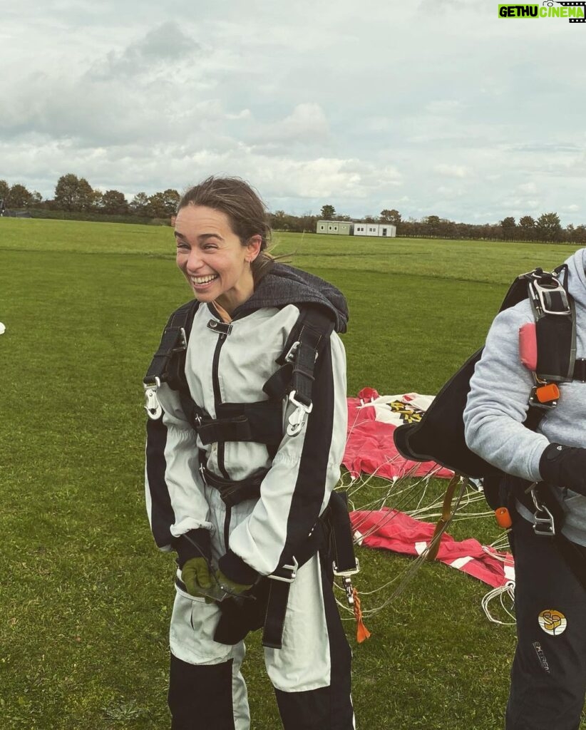 Emilia Clarke Instagram - What could match the profound existential terror of another birthday? Jumping out of a goddamn plane is what. 😎 #whosaysyoucanonlyflydragons? #freeeeeeeeeefaaaalllliiiinnnggggg #🥳 #myfacialexpressionstellyouallyouneedtoknow #mymothermyhero #birthdaybluestakeapunch Thank you Hinton Sky Diving for the most exhilarating experience of my life! Hinton Skydiving Centre