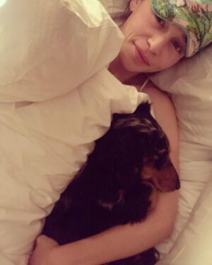 Emilia Clarke Instagram - The only thing this pup can’t do is make me breakfast in bed. 
#🐶

#❤️ 
#bringyourownpup 
#inmyheadthelittlespoon