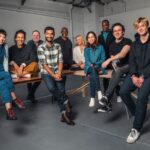 Emilia Clarke Instagram - PHWORRRR.... check out THIS LOT OF BEAUTIES!!!! Aka the cast of @jamielloydco THE SEAGULL! 🕊🐣 Beyond proud and humbled to be standing amongst these majestic creatures. SPOILER ALERT. It’s gonna be EPIC. Get your tickets now! As in...right now. #😎 #😍 #seagullwestend #sqwarkifyouwannagofaster #wedolookprettyhappytobetogethereh?