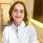 Emilia Clarke Instagram - 🥳🤩🙌I AM SO OVER THE RUDDY MOON TO ANNOUNCE THAT I AM THE GLOBAL AMBASSADOR FOR @clinique ! 💃🔥🥳🤩😍 hello 2020 you magical beauty you..... Here’s a little insight into how my skin is feeling today and how I give it some love in the post-Christmas January blues.... But what about you insta world!? What makes you, YOU? How’s your skin feeling today? Needing some love? Let us know @clinique ! #iDyourself and you might just find a bottle of ready made remedy that’s just the ticket for only you...🤹🙏🏻 #cliniqueyouheros #alltheloveforallthejanuarytiredskinoutthere #evenmoreforthetiredsoulstoo #😘 #❤️