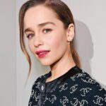 Emilia Clarke Instagram - That feeling when your ✨world premiere✨ glam is glowy and gorgeous. 📷: @emilia_clarke