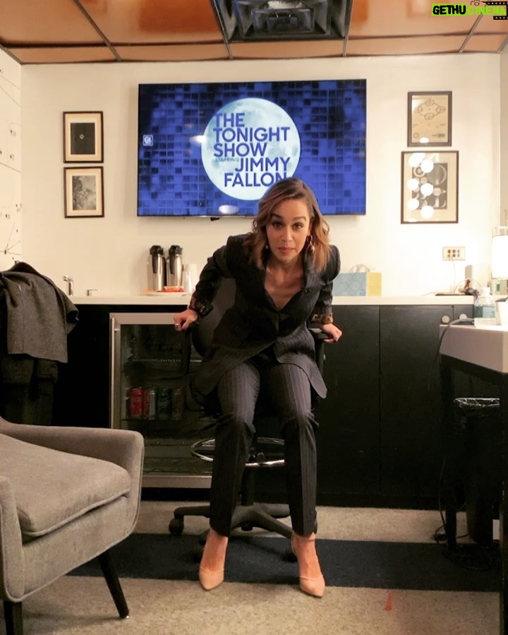Emilia Clarke Instagram - @jimmyfallon IM COMIN FOR YA! (I’m also stuck in my chair) Tune in tonight to watch me make a total fool of myself on TV!!! #jimmylove @lastchristmasthemovie 🔥