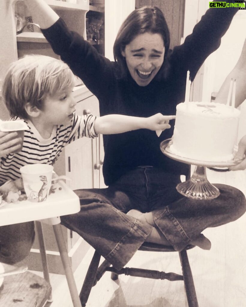 Emilia Clarke Instagram - Early birthday surprise cake....As given by the ultimate 2 year old cake lover. Safe to say I am DELIGHTED. WE ALREADY HAVE SO MUCH IN COMMON..... #iddoanythingforthisweeboygenius #❤️ #🤩 #💪🏻 #doubledipanyone?