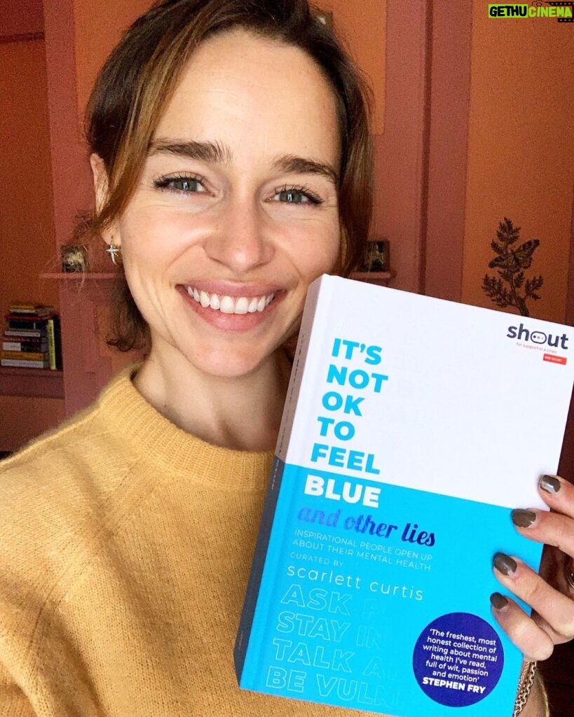 Emilia Clarke Instagram - ERRRRYONE. This book is important. Not just because yours truly wrote down some home truths in it, but because in reading everyone else’s stories of overcoming pain I felt a million times better for being human. @scarcurtis (🧚‍♂️💙) is the true genius behind this collection of words from 74 incredible voices such as @lenadunham my spiritual guide Dame Emma Thompson @elizabday @fearnecotton @samsmith and many many more. I promise nothing but good feelings upon reading, and pages and pages of them. Oh and by the way....ITS OK TO FEEL BLUE. 👊🤝🙌 #itsoktofeelblue #💙 #scarlettisthetrueOG #keepfeeling #keepreadingpeople