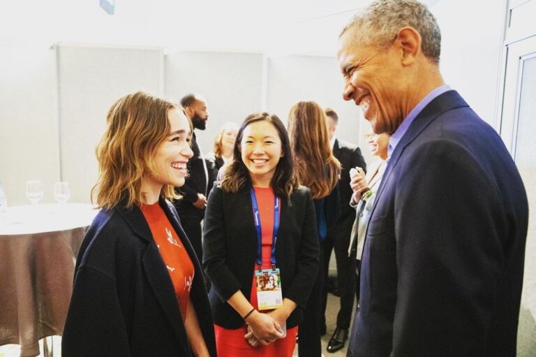 Emilia Clarke Instagram - DROP. THE. GODDAMN. MIC. 🤯🤯🤯🤯 I met my hero. And yes, tears were present. (As were my terrible terrible jokes) @barackobama thank you for being alive. @dreamforce #myhero #Michelle...so....wannahang? #❤️ #🔥