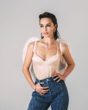 Emilia Clarke Instagram - @wonderland you made me look FAR cooler than I actually am. 
And for that I am eternally grateful. 
And the wings. All I need is a fish tank. And Leo. 
#missionaccomplished @lastchristmasthemovie 
#myelfcostumegotanupgradeandahalf 
@earlsimms2 @marygreenwell @ChristianOita  @NailsbySG @ToniBlaze  @kate___bull 🍾🥳🏆🙏🏻 HEROS!