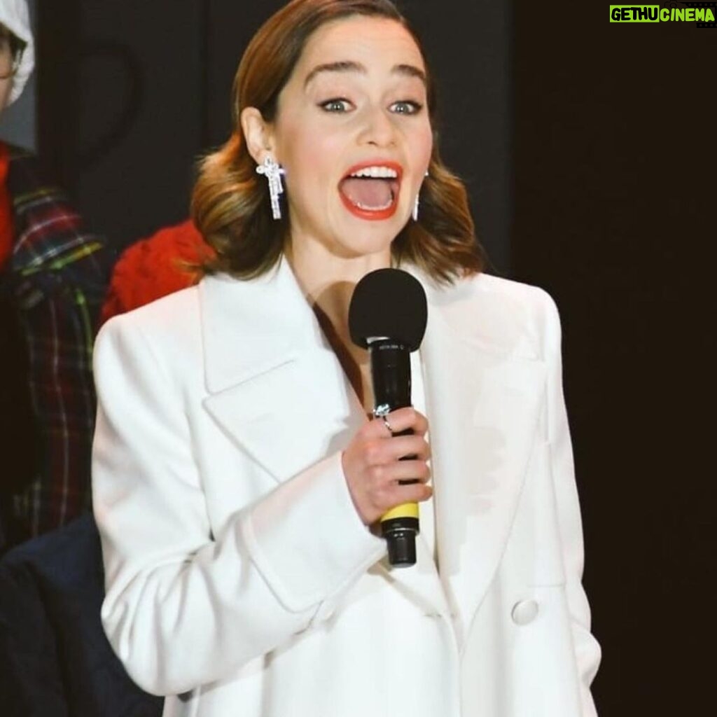 Emilia Clarke Instagram - Just what you always wanted...more photos of my GULLET! (Must learn to stop yelling so loud when being photographed/in public/in life) We only went and turned on the Covent Garden christmas lights! I have never been so ready for Christmas so early in all my life, and I ain’t complaining. (Clearly I’m just YELLING) @lastchristmasthemovie got us all in the festive mood... santa. Over to you. #ifyourehapoyandyouknowitopenyourgob #emmatmyspiritualguide #❤️ #☃️ #🤩 Not forgetting my stella glam team making me look like snoop dog himself... @earlsimms2 @kaymontano @petraflannery @chloebeeneystyling #🏆 #😍