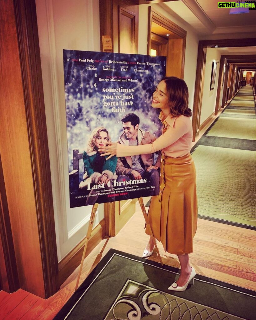 Emilia Clarke Instagram - It’s so good you could squeeze it. (More specifically @henrygolding) @lastchristmasthemovie press tour coming to a chimney near you.... hold onto your stockings people. #firstandlasttimeiwillstraddlemyownfaceipromise