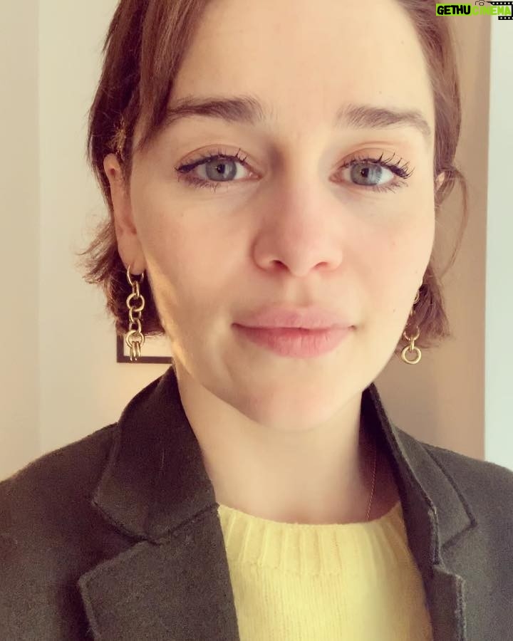 Emilia Clarke Instagram - 🙏🏻 A million million thank you’s to everyone who has read shared and sent love for my story, it’s a beautiful thing to behold and I can’t quite believe how many of you this has affected! #❤️@sameyouorg is ready to hear your stories, how you recovered and what could have made that recovery experience better. By hearing your stories we can build a case for an improved aftercare experience for all in the future...who wouldn’t want that! #sameyoucharity #love #sometimestheworldshowsyouwhatkindesslookslike #thankyou #❤️ #💪🏻 #🙌