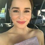Emilia Clarke Instagram - Blondes have more fun eh?! Well I will see about that this fine #oscar2019 evening..... let the good times roll. #illegitimatelycantpeeinthisdress #butwhocaresitsthegoddamnoscars! @jennahipp @jennychohair @jilliandempsey @petraflannery @dgbeauty @georgialouisesk