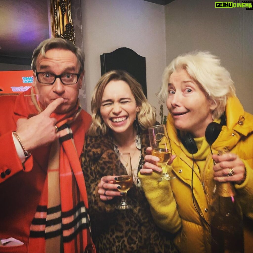 Emilia Clarke Instagram - Spoiler alert. #lastchristmasmovie is NO fun AT ALL. #😂 #🎉 #hellochristmasbreak #hellohangovers #goodbyeeyeshellosmiles @paulfeig and Miss Thompson you have my heart (and liver) forever ❤️ (or till we start back up again in January)