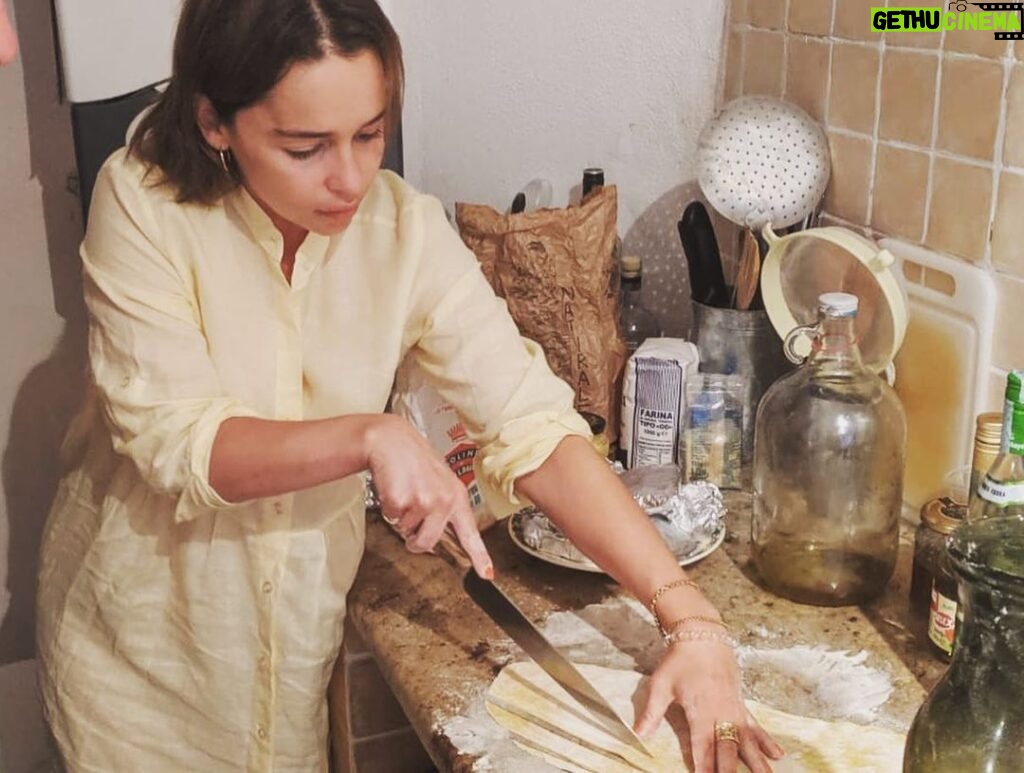 Emilia Clarke Instagram - Yup. I made pasta. No machines, no masterchef, no rolling pin...And people here’s where I debunk the myth, you don’t need a “rolling pin”. 🤯 PAH! Only a willing bottle of vino. And 4 spare hours. Highly advised to consume on completion. #whymakepastainitaly? #bloodygoodquestionididntstoptoconsidertillmyarmsfelloffandidranktherollingpin #ciaobaby #nowigetthiswholeholidaything #🍝