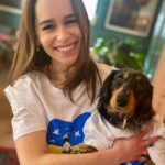 Emilia Clarke Instagram – Ted and I are proud to stand with #Ukraine 🇺🇦. As are the incredible, beautiful crew from my latest project. These T-shirts were the most welcomed wrap gifts I’ve ever had the honour to give.

My heart is breaking along with so many others over the continued suffering, pain and heartbreak millions are living through in Ukraine. As the news comes in everyday it can feel overwhelming, not knowing how any one individual can make any difference to this shocking reality, but, here are a few ways to show your support and send some love…

If you want to join us and donate much needed funds, donate to @disastersemergencycommittee. By doing so you’ll help provide food, water, shelter and healthcare to refugees and displaced families.

If you are in the USA 🇺🇸 you can give to directrelief.org who are working to fulfil the medical needs of Ukraine’s health ministry.

The beautifully made (and insanely soft and comfy) t-shirts that Ted, the crew and I are wearing are by the ever magnificent and loving @charliemackesy. All proceeds go to @chooselove 

All links are in my bio. 

And finally my incredibly talented and dear friend @jasperfry has some stunning photos he took of #kyiv in 2018 for sale. All the proceeds are going to four Ukraine based charities. Info on his page. 

#standwithukraine 
#standforlove 
#❤️