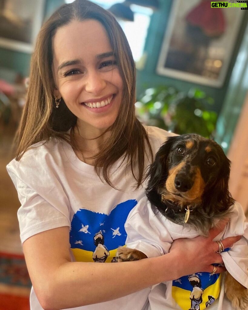 Emilia Clarke Instagram - Ted and I are proud to stand with #Ukraine 🇺🇦. As are the incredible, beautiful crew from my latest project. These T-shirts were the most welcomed wrap gifts I’ve ever had the honour to give. My heart is breaking along with so many others over the continued suffering, pain and heartbreak millions are living through in Ukraine. As the news comes in everyday it can feel overwhelming, not knowing how any one individual can make any difference to this shocking reality, but, here are a few ways to show your support and send some love… If you want to join us and donate much needed funds, donate to @disastersemergencycommittee. By doing so you'll help provide food, water, shelter and healthcare to refugees and displaced families. If you are in the USA 🇺🇸 you can give to directrelief.org who are working to fulfil the medical needs of Ukraine’s health ministry. The beautifully made (and insanely soft and comfy) t-shirts that Ted, the crew and I are wearing are by the ever magnificent and loving @charliemackesy. All proceeds go to @chooselove All links are in my bio. And finally my incredibly talented and dear friend @jasperfry has some stunning photos he took of #kyiv in 2018 for sale. All the proceeds are going to four Ukraine based charities. Info on his page. #standwithukraine #standforlove #❤