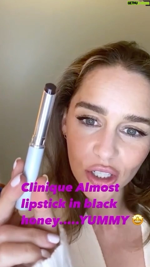 Emilia Clarke Instagram - #ad #cliniqueambassador DAMN y’all were RIGHT about this lipstick! My mind boggles as to why my lips didn’t turn charcoal but this dewy, blush of dreams instead, Willy wonker should take notes… Give it a go! Every coat adds a lil more drama, BRAVA @clinique for this ingenious bit of magic in your makeup bag #👏 #❤
