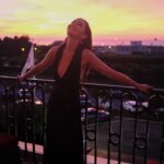 Emilia Clarke Instagram – Oh la la Deauville! Merci! 
From dawn till dusk I morphed into my french alter ego and we did it RIGHT. 
Head to toe @chanelofficial OUI CHEF.
Blazing sun into dazzling sunset? OUI CHEF.
From oysters to champagne this girl was on fire.

Merci merci beacoup @chanelofficial and @deauvilleus film festival for making me feel like the french starlet I so long to be 

#givethisgirloneglassofbubblesandshesconvincedshesfluent 
#saytosaythebritinmewaswhoiwokeupasanddamnsheainthalfaschic