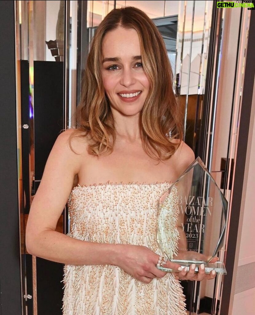 Emilia Clarke Instagram - @bazaaruk you really know how to celebrate women! A fabulous night full of fabulous women and their many accomplishments, I felt honoured to be a part of this….even if my speech was a little champagne tinted 🤓 it was an evening to remember… THANK YOU! Also @emiliawickstead GURL you know how to craft a piece of art for women to wear 👏 And as usual my a team were on POINT, @earlsimms2 @naokoscintu @petraflannery you made me feel like myself, but with a lil extra spice ❤💪🏻🙌
