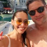 Emilia Clarke Instagram – 😎MAMMA MIA! ITALIA!! 
You will always have my heart, my summer, and my sea legs.. get the people you love, stick them on a boat and then by a pool, add Italian food and one too many bottles of prosecco and hey presto! You have peak relaxation. 

For full effects repeat once a year.
#apparentlyiwasapirateinanotherlife 
#inowunderstandthetruebeautyofnaps 
#letsseehowmanyhoursmyrelaxationlastsinlondon…I’m