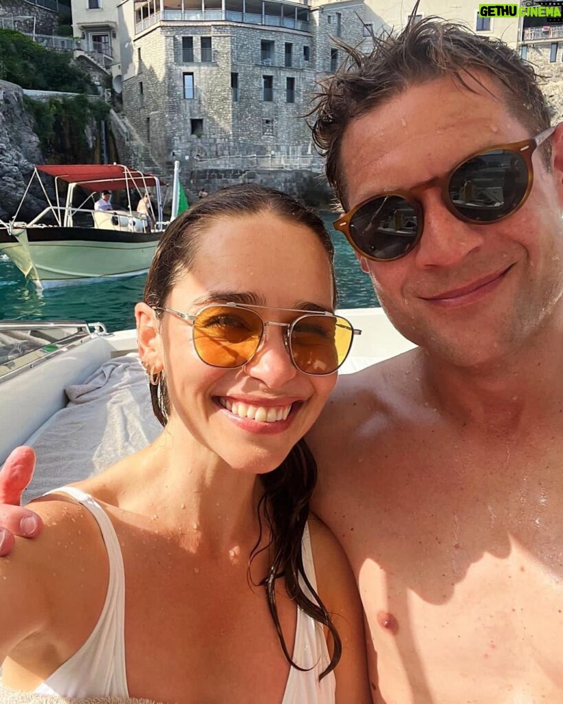 Emilia Clarke Instagram - 😎MAMMA MIA! ITALIA!! You will always have my heart, my summer, and my sea legs.. get the people you love, stick them on a boat and then by a pool, add Italian food and one too many bottles of prosecco and hey presto! You have peak relaxation. For full effects repeat once a year. #apparentlyiwasapirateinanotherlife #inowunderstandthetruebeautyofnaps #letsseehowmanyhoursmyrelaxationlastsinlondon…I’m