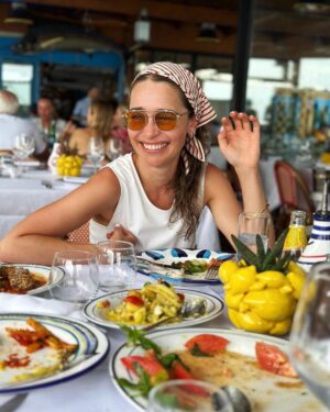 Emilia Clarke Instagram - 😎MAMMA MIA! ITALIA!! 
You will always have my heart, my summer, and my sea legs.. get the people you love, stick them on a boat and then by a pool, add Italian food and one too many bottles of prosecco and hey presto! You have peak relaxation. 

For full effects repeat once a year.
#apparentlyiwasapirateinanotherlife 
#inowunderstandthetruebeautyofnaps 
#letsseehowmanyhoursmyrelaxationlastsinlondon…I’m