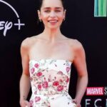 Emilia Clarke Instagram – It’s all coming up roses over here… not only does Secret Invasion get released to the world in a few days time but I also get to have my ultimate dream team making me feel like a QUEEN on the red carpet! Thank you thank you thank you my beauties @petraflannery @kateleemakeup @jennychohair @mararoszak 

#thesecretsoutthebagnow 
#allhailSLJ
#secretinvasion