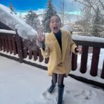 Emilia Clarke Instagram - Oh thank you @sundanceorg for making me feel like a Khaleesi all over again! (Complete with fire that I learnt I can’t walk through) What a snowy wonderland of people I love and admire with films that bring the HEAT! 😍 ITS POD GENERATION TIME BABY!! 😍 #yesihadaskirtbeofretheflames #maybeimissedthebelowfreezingmemo #podgenerationforever Park City, Utah