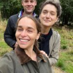 Emilia Clarke Instagram – Wax jacket? Check. Hardy boots? Check. 3 hours in the country and she’s a local.
#isthatamarroworareyoujustpleasedtoseeme
#butseriouslythowhatinthegodsnamedoyoudowiththat? The Newt in Somerset