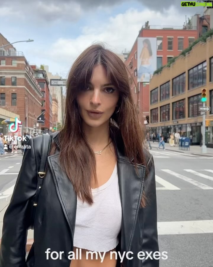 Emily Ratajkowski Instagram - for all my nyc exes (last slide) thank you @agjeans #EmrataxAG