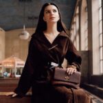 Emily Ratajkowski Instagram - The #ToryBurch Fall/Winter campaign. Captured by Jamie Hawkesworth. #ToryBurchFW23