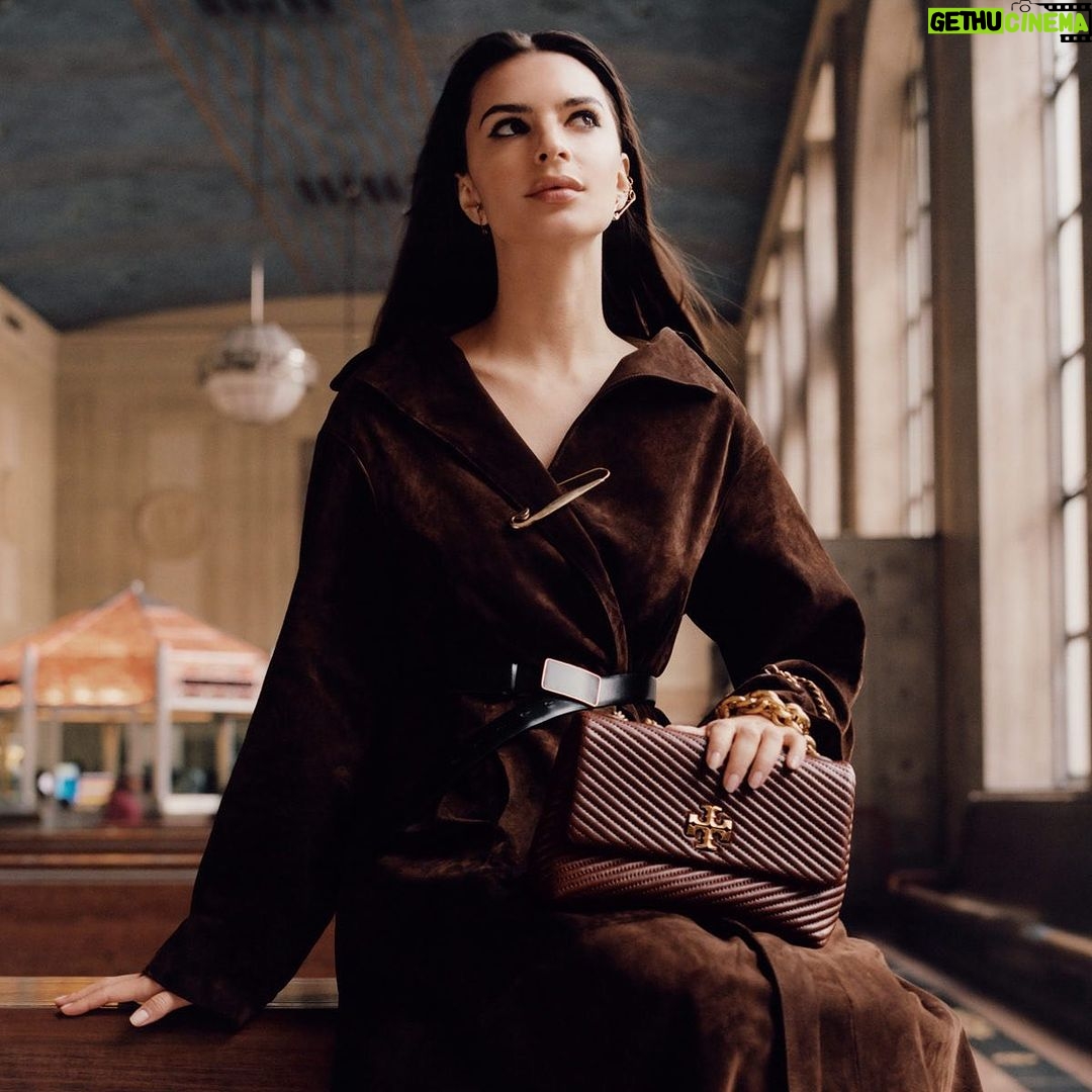 Emily Ratajkowski Instagram - The #ToryBurch Fall/Winter campaign. Captured by Jamie Hawkesworth. #ToryBurchFW23