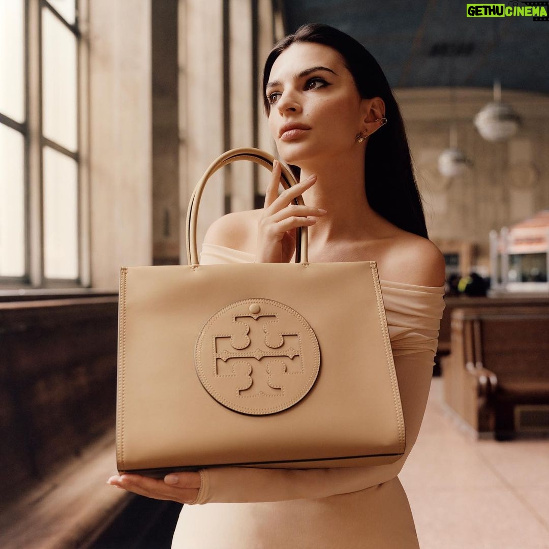 Emily Ratajkowski Instagram - The #ToryBurch Fall/Winter campaign. Captured by Jamie Hawkesworth. #ToryBurchFW23