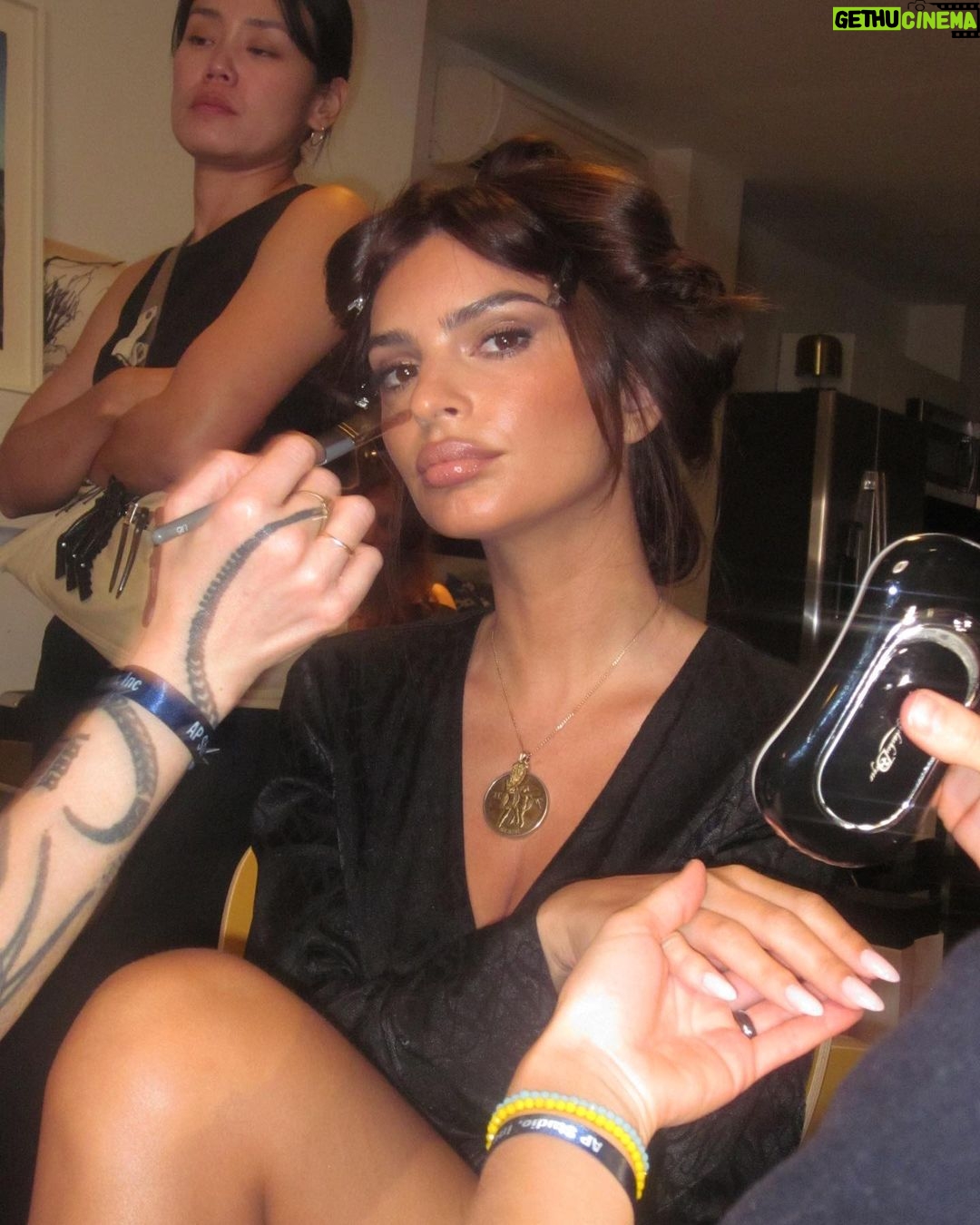 Emily Ratajkowski Instagram - pat ♾️