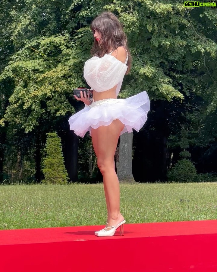 Emily Ratajkowski Instagram - lost in versailles Versailles Palace Paris