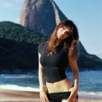Emily Ratajkowski Instagram - @inamoratawoman x @mirrorpalais is LIVE now on www.inamoratawoman.com What a dream to collaborate on this collection with you, @marcelogaia ! Thank you for showing me 🇧🇷