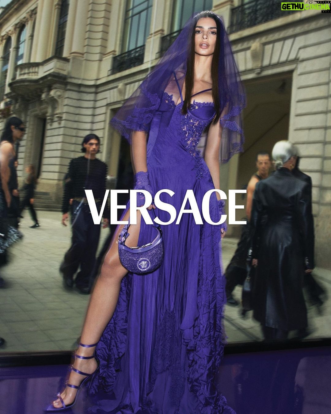 Emily Ratajkowski Instagram - @versace SS23 💜 only available @lenscrafters