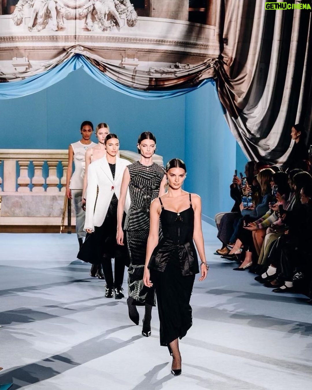 Emily Ratajkowski Instagram - Loved closing the @toryburch show #ToryBurchFW23