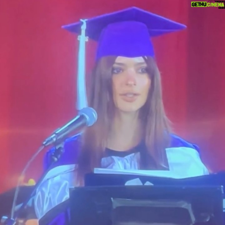 Emily Ratajkowski Instagram - CONGRATULATIONS CLASS OF ‘23! 🎓 what an honor! thank you so much to President Raab and Hunter College for having me today. 💜
