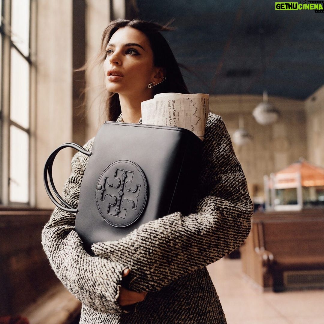 Emily Ratajkowski Instagram - The #ToryBurch Fall/Winter campaign. Captured by Jamie Hawkesworth. #ToryBurchFW23