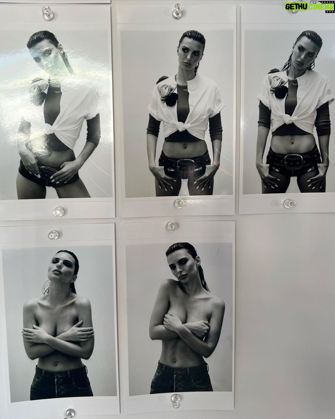 Emily Ratajkowski Instagram - 🍑🪳✨❤️🔥