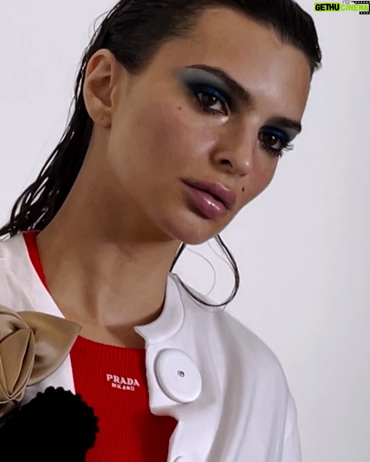 Emily Ratajkowski Instagram - I 🫶 @hommegirls