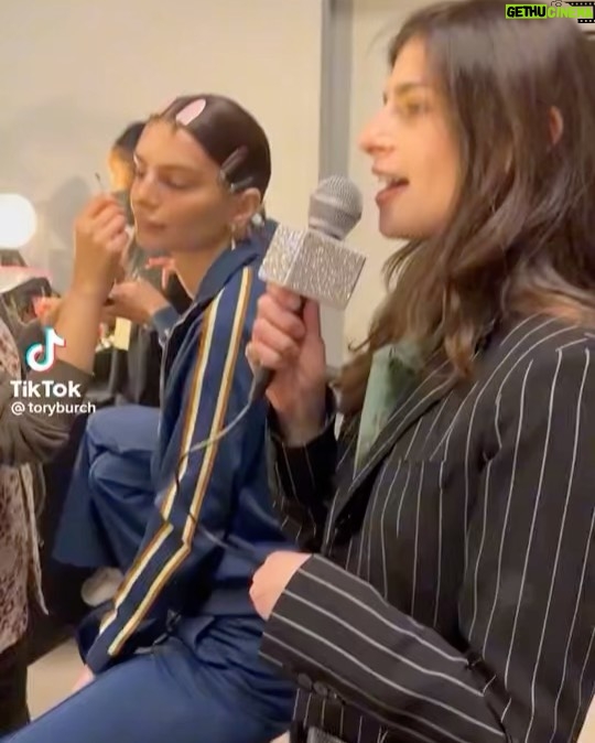 Emily Ratajkowski Instagram - Loved closing the @toryburch show #ToryBurchFW23