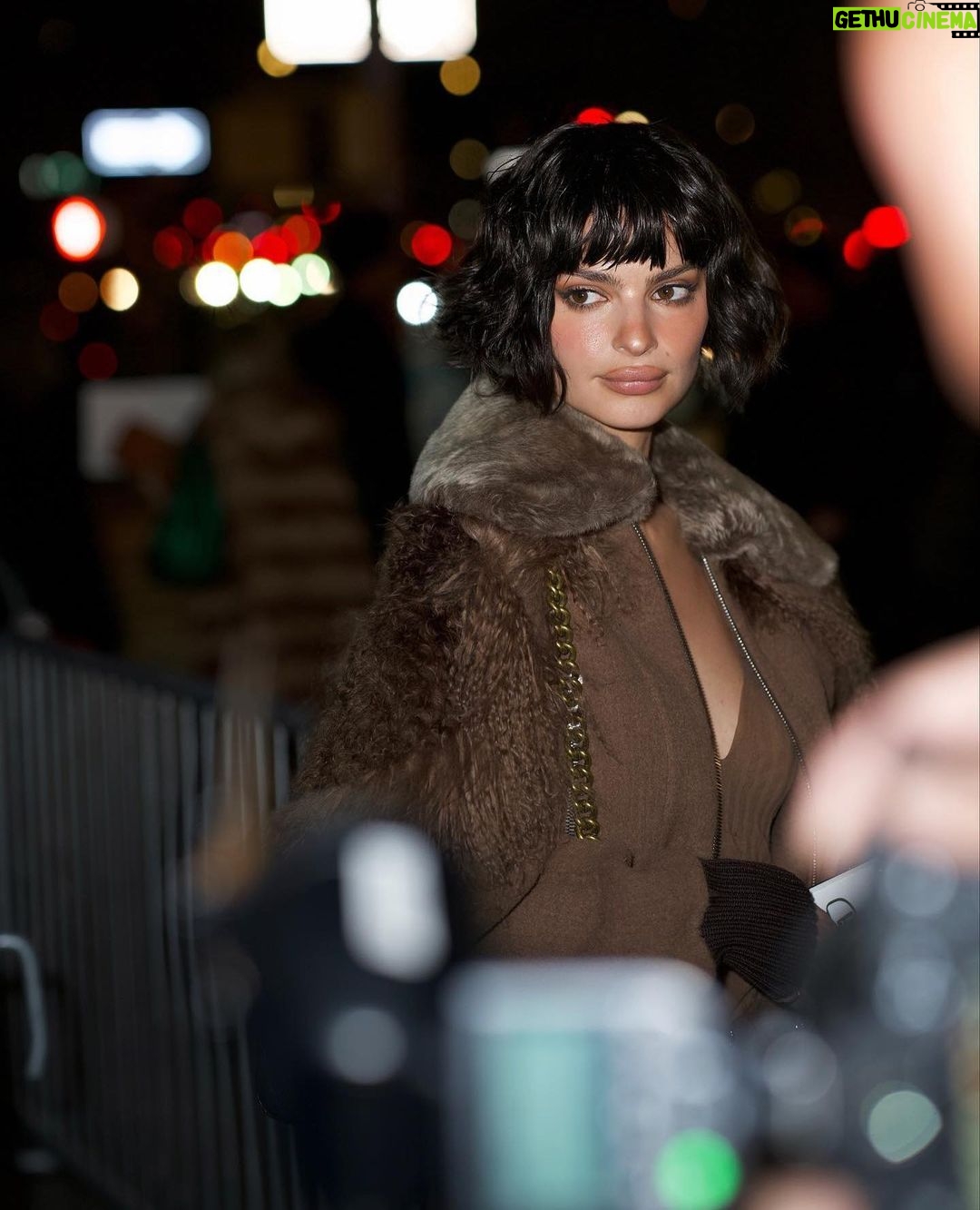 Emily Ratajkowski Instagram - @themarcjacobs ily, incredible as always