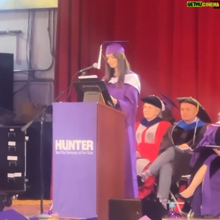 Emily Ratajkowski Instagram - CONGRATULATIONS CLASS OF ‘23! 🎓 what an honor! thank you so much to President Raab and Hunter College for having me today. 💜