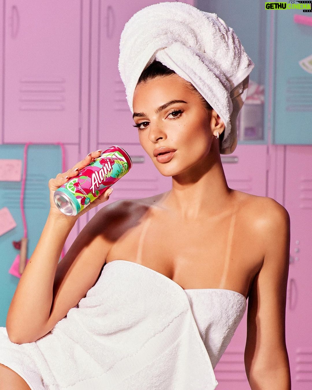 Emily Ratajkowski Instagram - ENERGIZING @emrata ✨ with @alaninutrition NEW CHERRY TWIST🍒